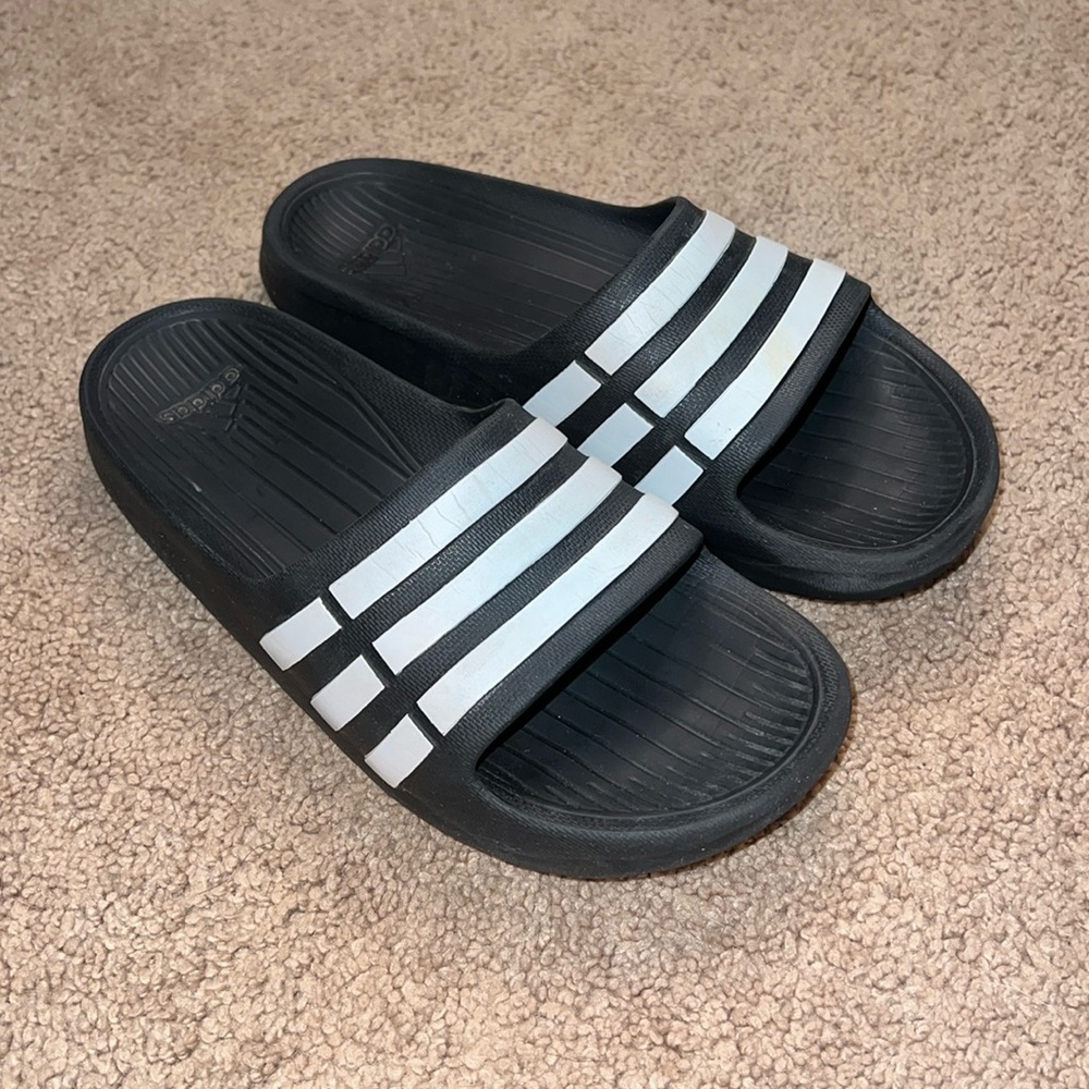 ADIDAS Slide Sandals Kid’s size 4